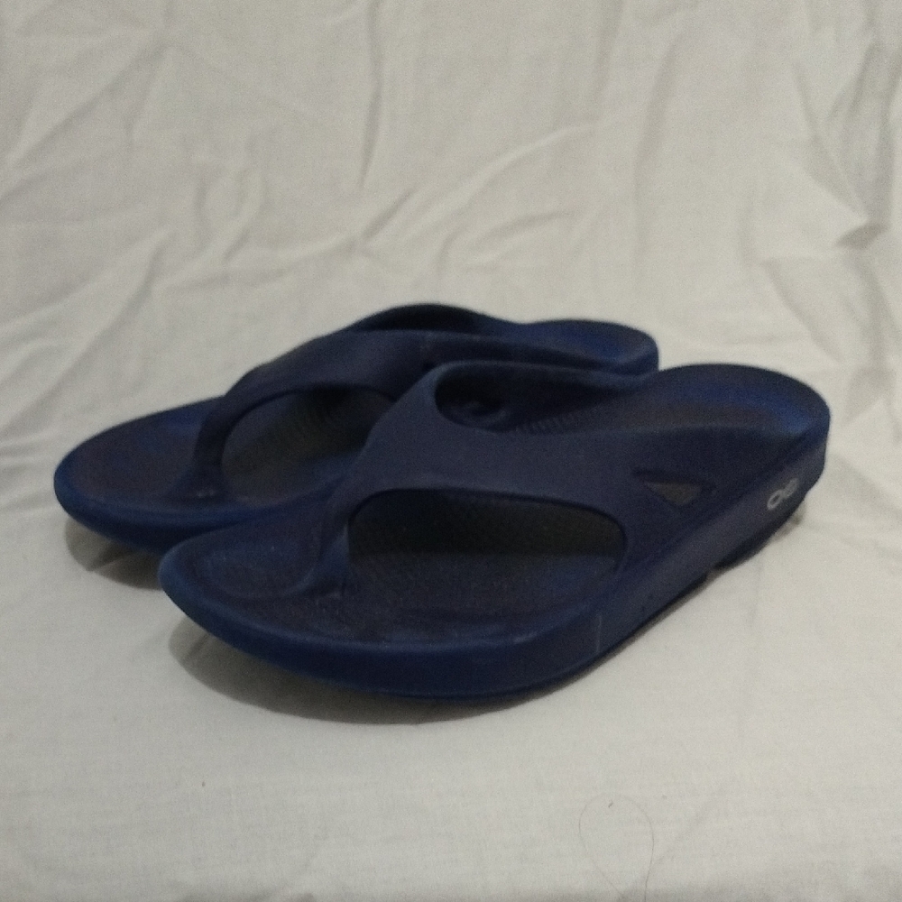 Oofos Blue Recovery Sandal. Sz W 8 / M6.